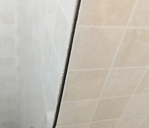 通辽瓷砖空鼓维修公司分享阳台瓷砖脱落的修复过程可以分为以下几个步骤